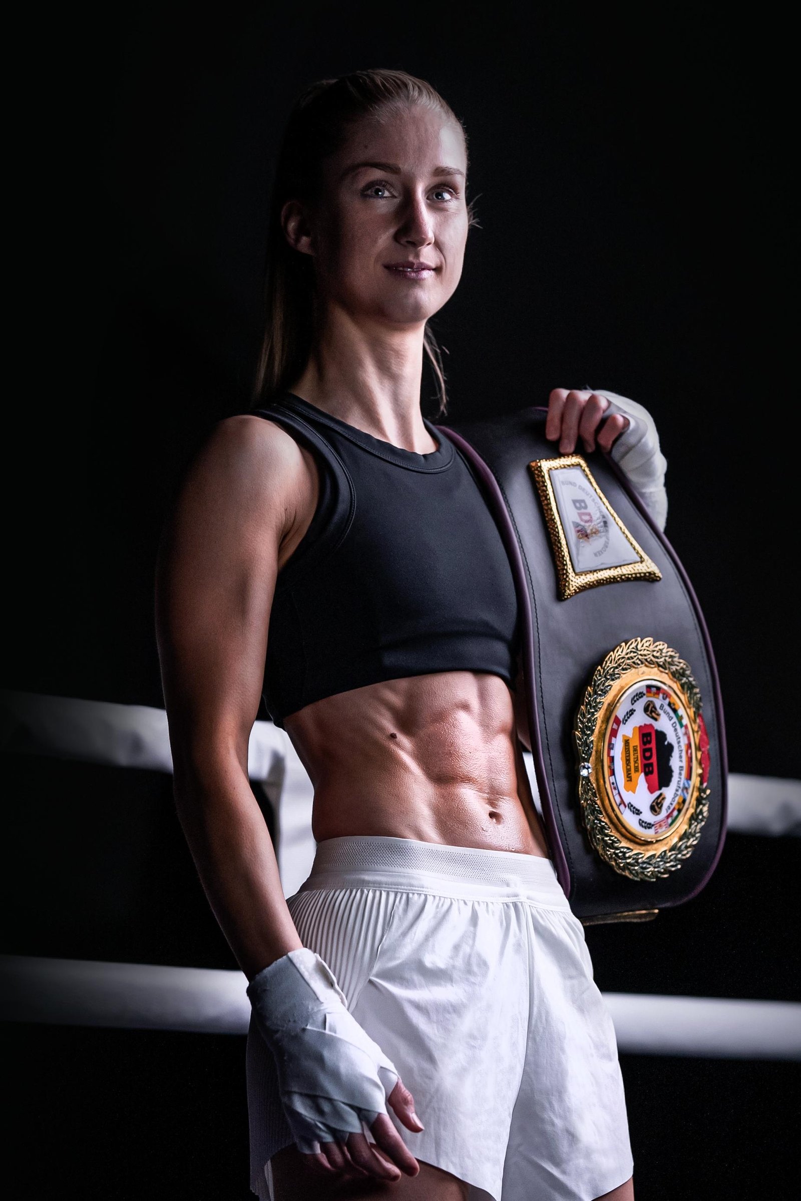 Elisa Frey mit BDB Meisterschaftsgürtel